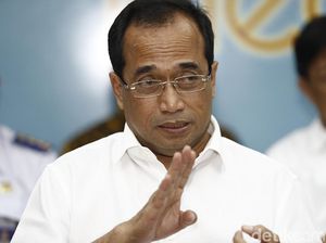 Menhub Kaji Kenaikan Tarif Batas Bawah Pesawat Ekonomi
