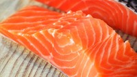 Sertakan dua porsi salmon setiap hari, ini akan membantu penyerapan protein yang tepat dan dapat meningkatkan berat badan. Untuk keuntungan yang maksimal, Anda harus memasak salmon dengan menggunakan minyak zaitun atau mentega. Foto: Thinkstock