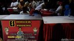 Hidangan Selamatan Jakarta Ludes Diserbu Warga