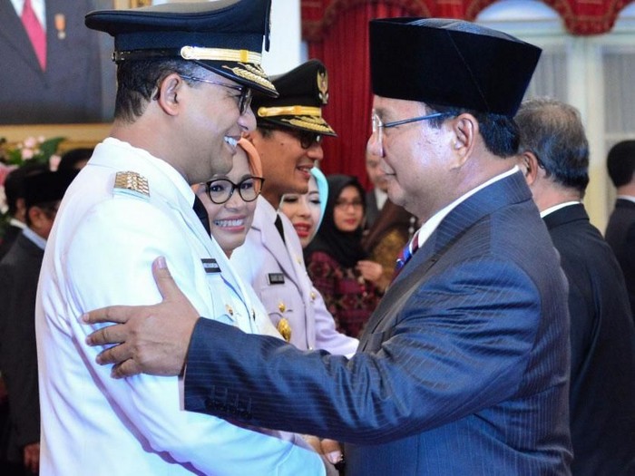 Anies-Sandi resmi dilantik menjadi gubernur dan wakil gubernur DKI Jakarta, Senin (16/10/2017). Presiden Jokowi hingga Ketum Gerindra Prabowo Subianto memberikan selamat kepada gubernur baru DKI itu.