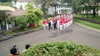 Anies-Sandi juga menjalani kirab. Foto: Danu Damarjati/detikcom