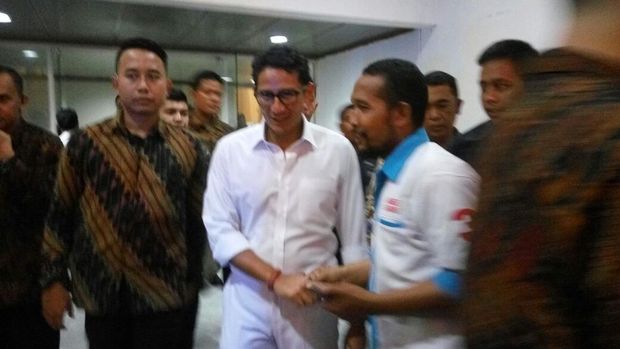 Dikawal Dishub DKI, Sandiaga Tinggalkan Balai Kota