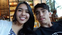 Tak hanya itu, Amanda dan Chris juga mengabadikan sejumlah potret konyol mereka. Dok. Instagram/amandamanopo