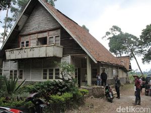 Cerita Si Merah, Sosok yang Kerap Muncul di Rumah Pengabdi Setan