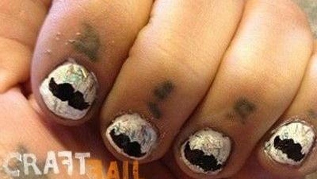 Untuk punya kuku yang terlihat cantik dan menarik, butuh keahlian dan produk-produk berkualitas. Jangan sampai tampilan jadi seperti berikut. Foto: ist