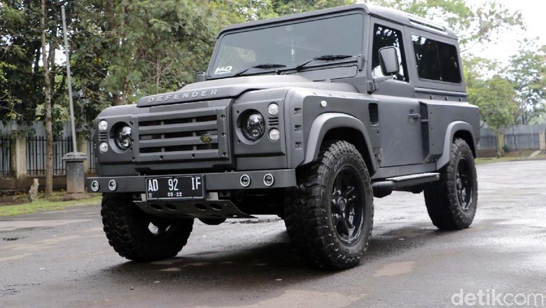 Land Rover Defender Tahun 1997 hasil modifikasi (Foto: Dadan Kuswaraharja) Land Rover Defender Tahun 1997 hasil modifikasi (Foto: Dadan Kuswaraharja)