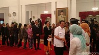 Usai dilantik oleh Presiden Jokowi, Anies dan Sandi memang mendapat sederet ucapan dari para tamu.