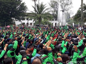 Sopir Ojek dan Taksi Online di Bandung Minta Tetap Beroperasi