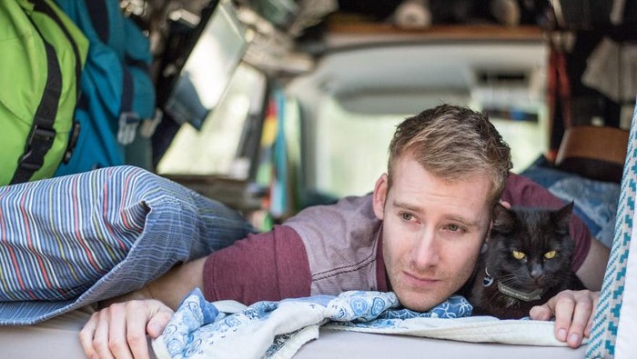 Cowok Ganteng Keliling Australia Bareng Kucing