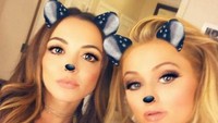 Ini posenya dengan sang sepupu, Paris Hitlon. Jadi Farrah anak siapa? Foto: Instagram/farrahbritt