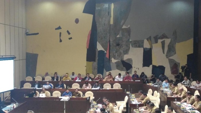 Komisi II Kembali Bahas Perppu Ormas dengan Mendagri dan Menkum HAM
