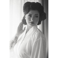 Claudia Adinda menjadi populer atas penampilan gadis pin up ala Bettie Page atau Bernie Dexter setiap tampil di muka publik. Foto: Dok. Instagram