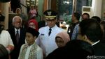 Foto: Menuju Pelantikan, Keluarga Anies Kompak Berbaju Adat Betawi
