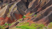 Pantai di St Helena masih perawan dengan lanskap bukit-bukit dan alam bawah laut yang cantik pula. Sudah lama penduduk setempat dan wisatawan menunggu pendaratan pesawat komersial dan setahun belakangan baru terwujud (Dok. CNN Travel)