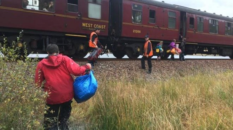 Kisah Keluarga yang Diselamatkan Kereta Harry Potter di Skotlandia Kisah Keluarga yang Diselamatkan Kereta Harry Potter di Skotlandia