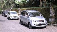Kabin cukup kedap dan interior yang lega dengan harga lebih murah bisa jadi modal Wuling berhadapan dengan para pabrikan Jepang itu. Memang cukup terasa kelegaannya terutama saat duduk di kursi belakang penumpang. Foto: Dok. Wuling Motors Indonesia