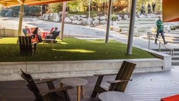 Ide pembangunan ini berdasarkan hasil survei terhadap karyawan apa yang paling mereka butuhkan. Mayoritas karyawan ingin bekerja di luar ruangan. (Foto: Dok. Microsoft)