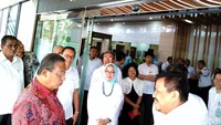 Nuansa berbeda langsung terlihat di lobi Kementerian Koordinator Bidang Perekonomian setelah berdiri sejak 1951.