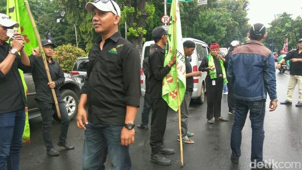 Massa FBR di Balai Kota DKI.