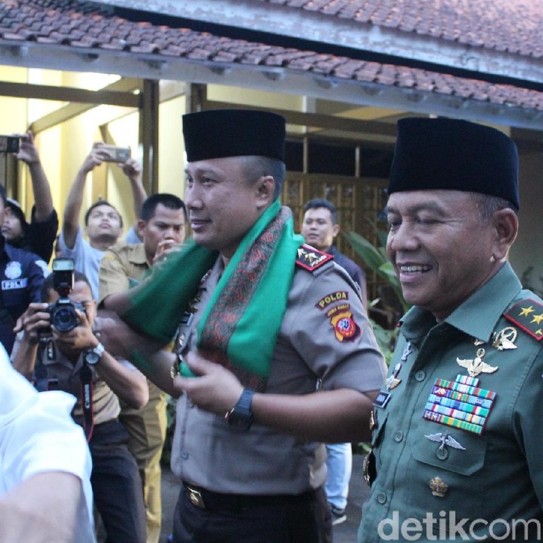 Di Garut, Pangdam dan Kapolda Ajak Masyarakat Jaga Silaturahmi Di Garut, Pangdam dan Kapolda Ajak Masyarakat Jaga Silaturahmi