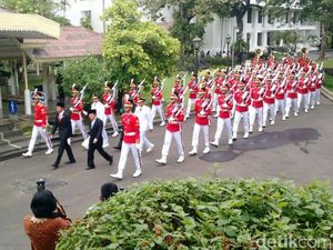Foto: Jokowi-JK Pimpin Kirab Pelantikan Anies-Sandi di Istana