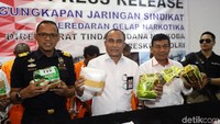 Penangkapan kapal beserta ABK ini dilakukan pada Rabu (11/10) sekitar pukul 23.30 WIB.