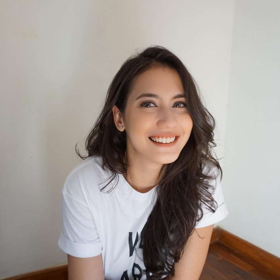 Senyum Semringah Pevita Pearce Senyum Semringah Pevita Pearce
