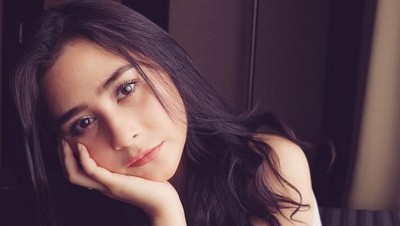 Tatapan Manja Prilly Latuconsina