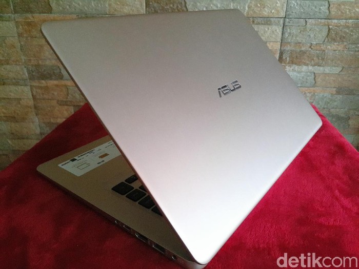 Asus VivoBook S. Foto: Yudhianto/detikINET Asus VivoBook S. Foto: Yudhianto/detikINET