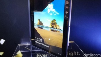 Sementara untuk Spin 5, notebook ini bisa beralih fungsi antara mode laptop, tablet, display, dan tenda. Dengan ukuran layar 13,3 inci Full HD, Spin 5 punya berat 1,5 kg dan ketebalan 15,9 mm. Bila Swift 3 bisa bertahan sampai 10 jam, maka Spin 5 bisa bertahan sampai 13 jam. Foto: Muhammad Alif Goenawan/detikINET