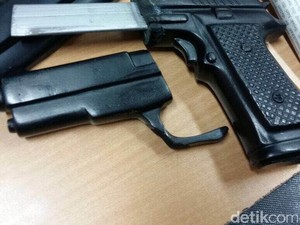 Todong Karyawan Pakai Pistol Mainan, Dokter di Duren Sawit Ditangkap