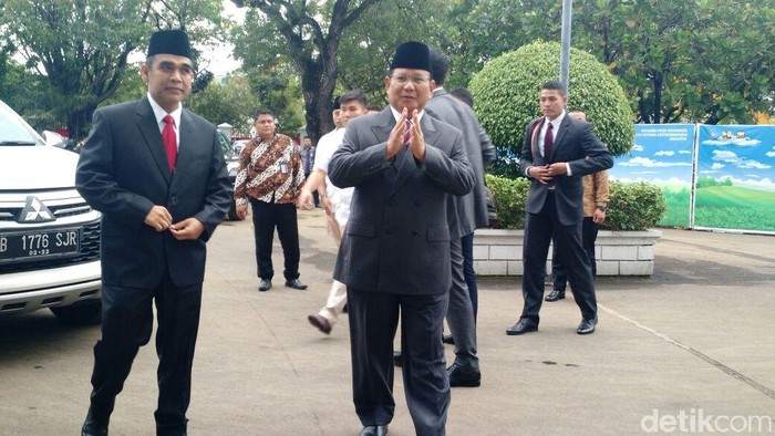Prabowo Hadiri Pelantikan Anies-Sandi di Istana