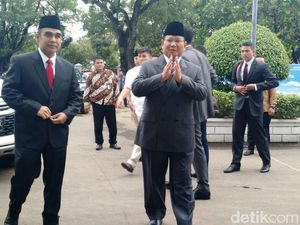 Prabowo Hadiri Pelantikan Anies-Sandi di Istana