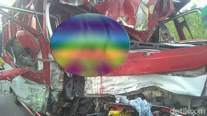 Dua Truk Adu Banteng di Blora, Satu Orang Tewas
