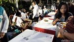 Hidangan Selamatan Jakarta Ludes Diserbu Warga