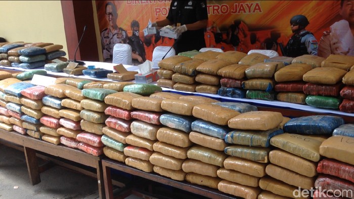 Polisi Tembak Mati Bandar  386 Kg Ganja di Tol Tangerang