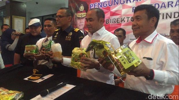 Pengedar Sabu 8 Kg dan Ribuan Happy Five dari Thailand Ditangkap