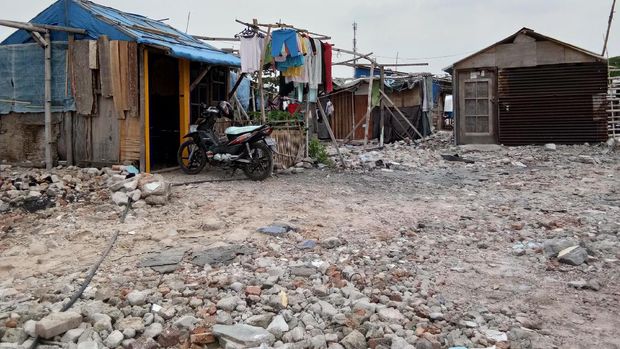 Warga juga mengucapkan selamat dan harapan kepada Anies dan Sandi.