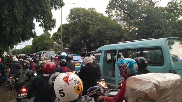 Tebet-Pancoran Macet Parah, Jarak 2 Km Ditempuh 1 Jam