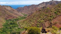 Sejak tahun 1990, Kapal RMS St Helena adalah satu-satunya penghubung pulau ke daratan dan setelah adanya penerbangan perdana oleh SA Airlink dari Johannesburg dapat memangkas waktu itu menjadi enam jam (Dok. CNN Travel)