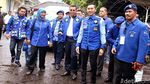 Badut Lucu Iringi Partai Demokrat Daftar Pemilu