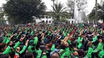 Potret Gedung Sate Bandung yang Dikepung Ojek Online