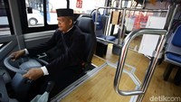 Pihak TransJakarta juga telah menyiapkan beberapa solusi mulai dari pembelian Metro Mini hingga perekrutan mantan sopirnya.
