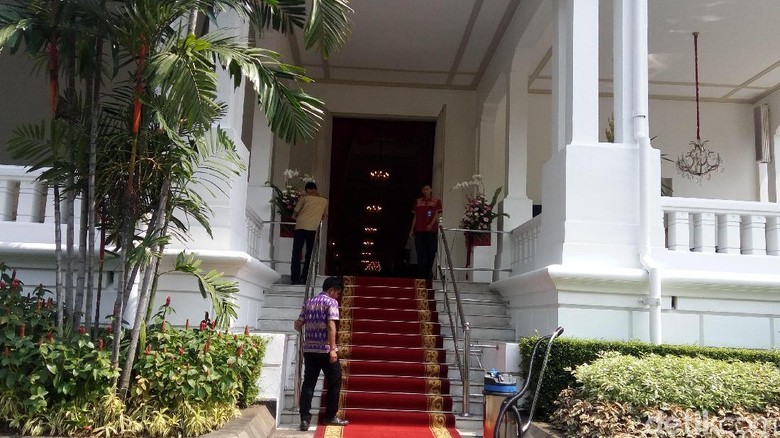 Karpet Merah Digelar di Istana Jelang Pelantikan Anies-Sandi