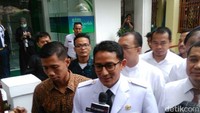 Sandiaga tiba lebih dahulu di Masjid Sunda Kelapa.