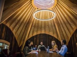 Begini Asyiknya Karyawan Microsoft Kerja di Rumah Pohon