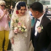Desainer di balik label Dibba ini resmi menikah dengan Derby Romero, dengan pernikahan intim dan romantis di Pulau Bali, Sabtu (14/10/2017) lalu. Foto: Dok. Instagram