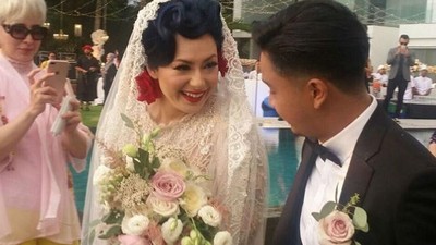 Foto: Indahnya Pernikahan Bertema Retro Ala Derby Romero dan Claudia Adinda