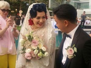 Foto: Indahnya Pernikahan Bertema Retro Ala Derby Romero dan Claudia Adinda