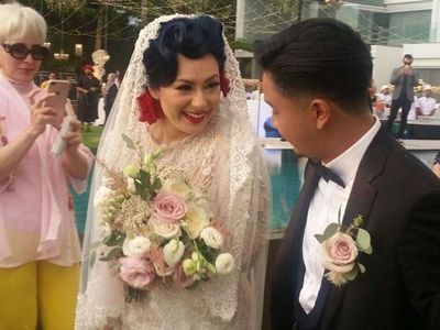 Foto: Indahnya Pernikahan Bertema Retro Ala Derby Romero dan Claudia Adinda